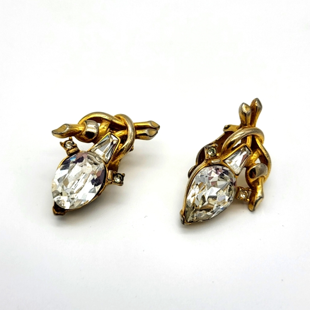 Symphony clip on earring pair - Picture 1 of 5